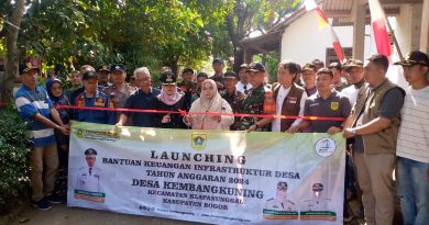 Camat Klapanunggal Beserta Pemdes Kembang Kuning Launching Bankeu Infrastruktur Desa Tahap I Untuk Pengaspalan Jalan