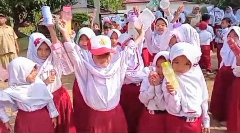 SDN Situsari 02 Ciptakan Gerakan Ramah Lingkungan, Siswa Bawa Perlengkapan Makan dari Rumah