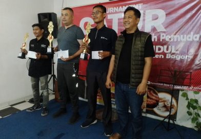 Turnamen Catur Kades Cup di Desa Cileungsi Kidul: Menyatukan Warga dalam Semangat Sumpah Pemuda