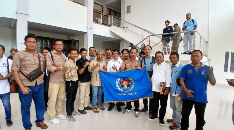 PWI Kukuhkan Pengurus se-Provinsi Jawa Barat di Indramayu, Hendry CH Bangun Tegaskan Kepemimpinan Sah