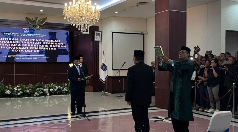 Mangnguluang Mansur Dilantik Jadi Sekda Depok, Wali Kota Supian Suri Titip Pesan Wujudkan Kesejahteraan Lewat Teamwork