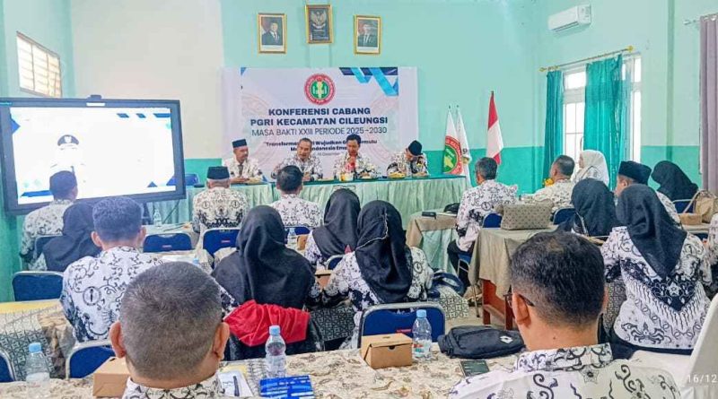 Camat Cileungsi Buka Koncab PGRI Cileungsi, Tintin Rondasih Dinobatkan Jadi Ketua