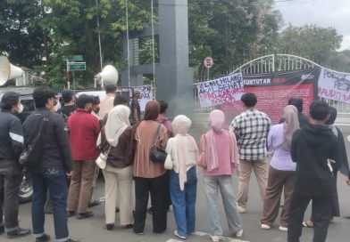 Dinilai Program Tidak Penting, Ratusan Aktivis Resolusi Mahasiswa Bogor Demo Tolak Pokir DPRD Kabupaten Bogor Pengadaan Videotron Rp 100 Miliar