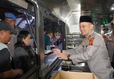 Kapolres Bogor Gelar Bagi Takjil dan Buka Bersama Mahasiswa di Pakansari