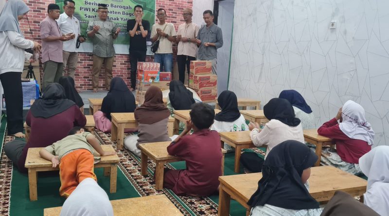 Berbagi Kebahagiaan Di Bulan Suci Ramadhan, PWI Kabupaten Bogor Salurkan Santunan