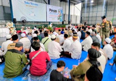 Notaris Erik Felany Wijaya Gandeng Kemensos Salurkan Santunan di Cileungsi