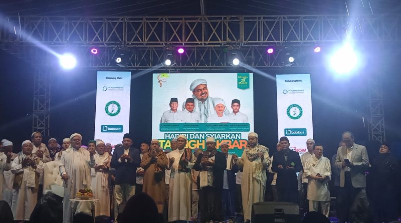 Tak Hiraukan Guyuran Hujan, Ribuan Jamaah Padati Tabligh Akbar Bumi Sultan Jonggol