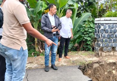 Jembatan Cigoha Tanjungsari Bogor Ambruk Pasca Hujan Deras, Warga Bangun Jembatan Bambu Darurat Dengan Swadaya