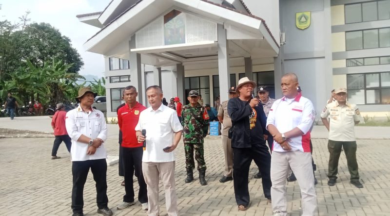 Irigasi Cikumpeni Tertutup Material Longsor, Ratusan Petani Tanjungsari Unjuk Rasa Desak Pemerintah Lakukan Perbaikan