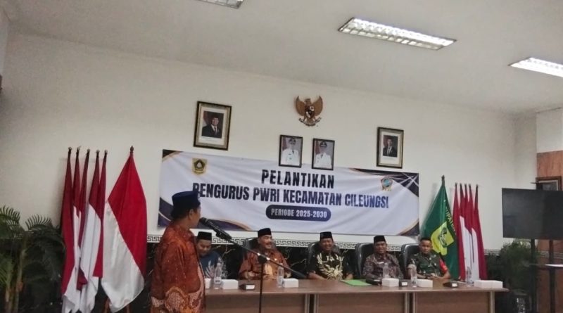 Tetap Produktif dan Berkontribusi Bagi Masyarakat, Pengurus PWRI Kecamatan Cileungsi Dikukuhkan