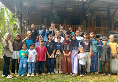 Anggota DPRD Kabupaten Bogor Dapil 2, Hj. Nunur Nurhasdian Kunjungi Kp. Campedak Berikan Santunan Anak Yatim