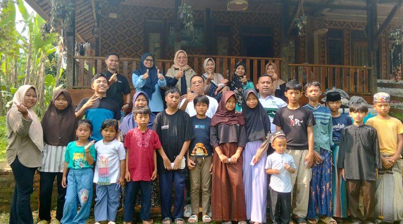 Anggota DPRD Kabupaten Bogor Dapil 2, Hj. Nunur Nurhasdian Kunjungi Kp. Campedak Berikan Santunan Anak Yatim