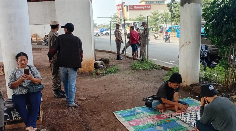 Giat Rutin Patroli SatPol PP Kecamatan Cileungsi, Kembali Tertibkan PKL Sekitaran Fly Over Cileungsi