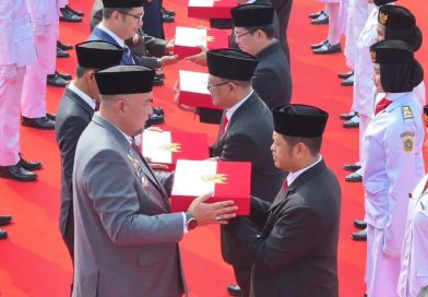Bupati Bogor Serahkan Bendera Merah Putih ke 40 Kecamatan di Kabupaten Bogor