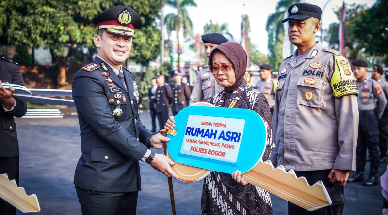 Kado Kemerdekaan, Polres Bogor Renovasi 8 Rumah Warga Tidak Layak Huni