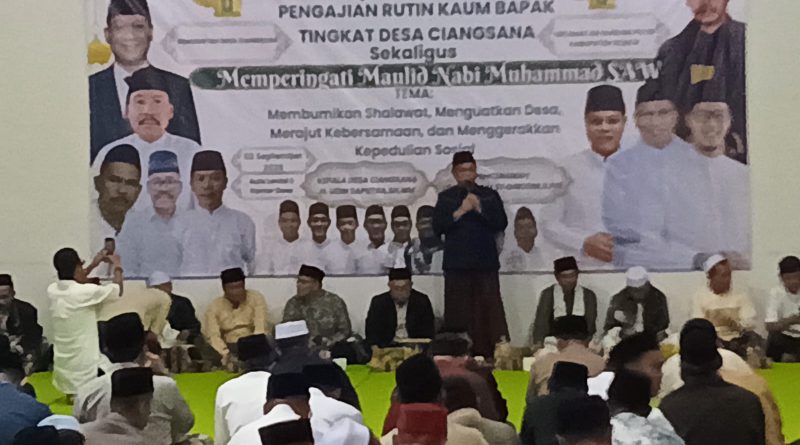 Perdalam Ilmu Agama dan Rajut Kebersamaan, Pemdes Ciangsana Gelar Pengajian Rutin Kaum Bapak Sekaligus Peringatan Maulid Nabi Muhammad SAW