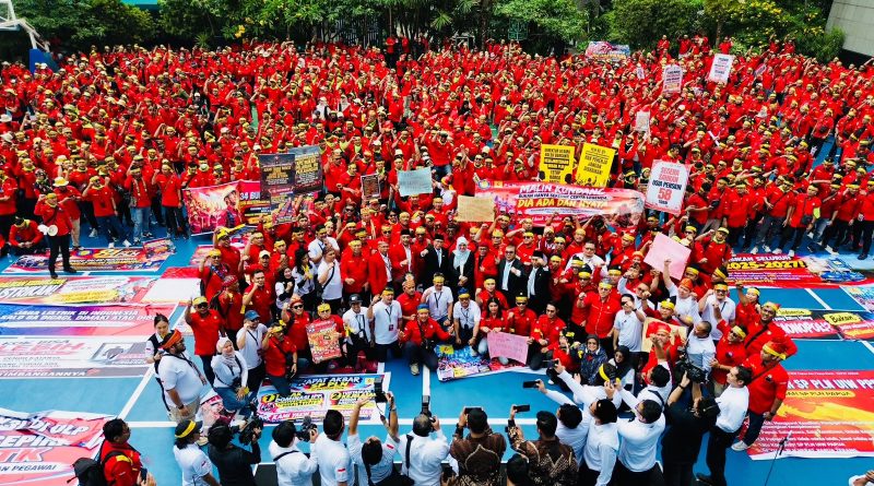 1.600 Pekerja Listrik dari Seluruh Negeri Serukan Satu Pesan: Kembalikan Listrik ke Tangan Negara